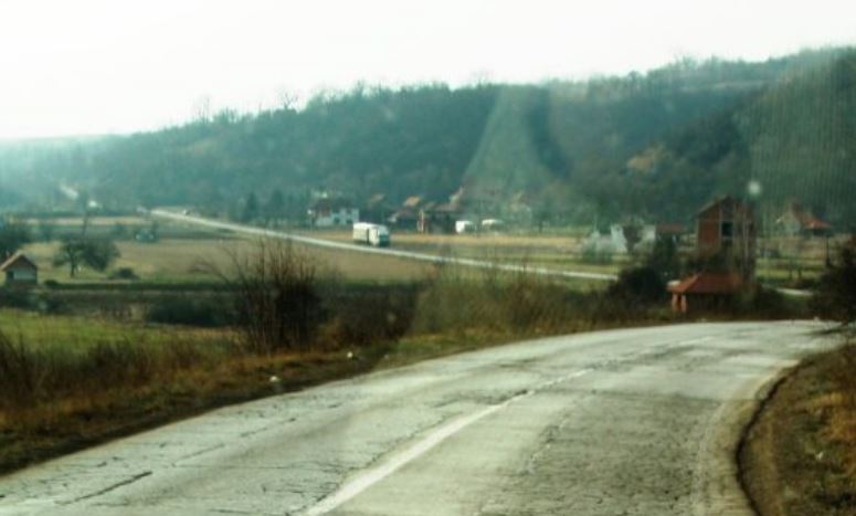 Serbët bllokojnë kalimin e automjeteve shqiptare në Merdarë, paralajmërojnë konflikt me pasoja të paparashikueshme