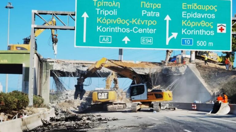 Shpërthen cisterna me karburant, rrëzohet ura në Greqi (VIDEO)