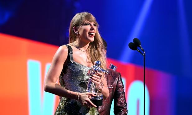 Taylor Swift bën historinë e MTV, artistja rrëmben 7 çmime dhe thyen rekordin e Beyonce