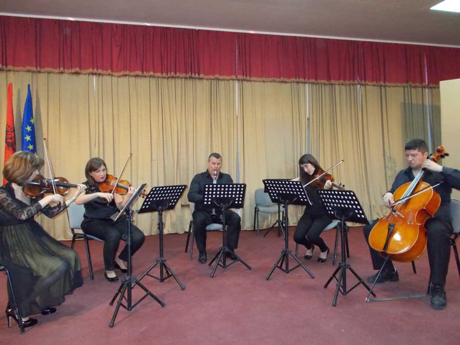 Orkestra e harqeve e RTSH-së performon në Durrës