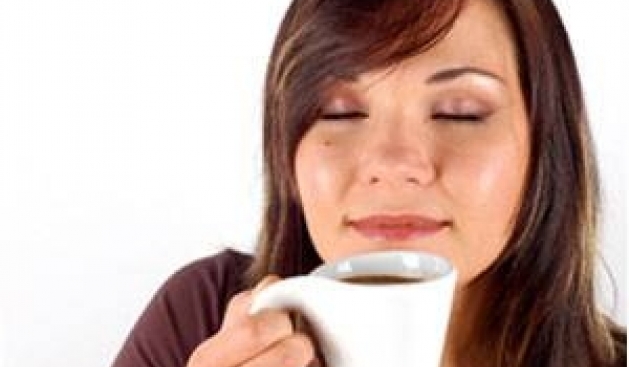 Kafeja, redukton dhimbjet në punë