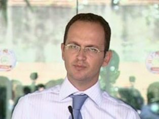 Bushati: Berisha, fajtor për bllokimin e statusit