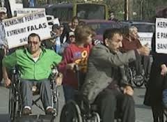 Invalidët sërish protestë: Prag festash, jemi pa bukë