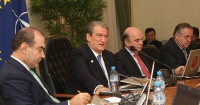 KM miraton listën e individëve dhe kompanive që bashkëpunojnë me terroristët