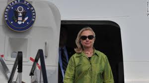 Clintonit i ndalohet udhëtimi me avion