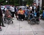 Invalidët protestë: S’kemi para për të blerë ilaçet