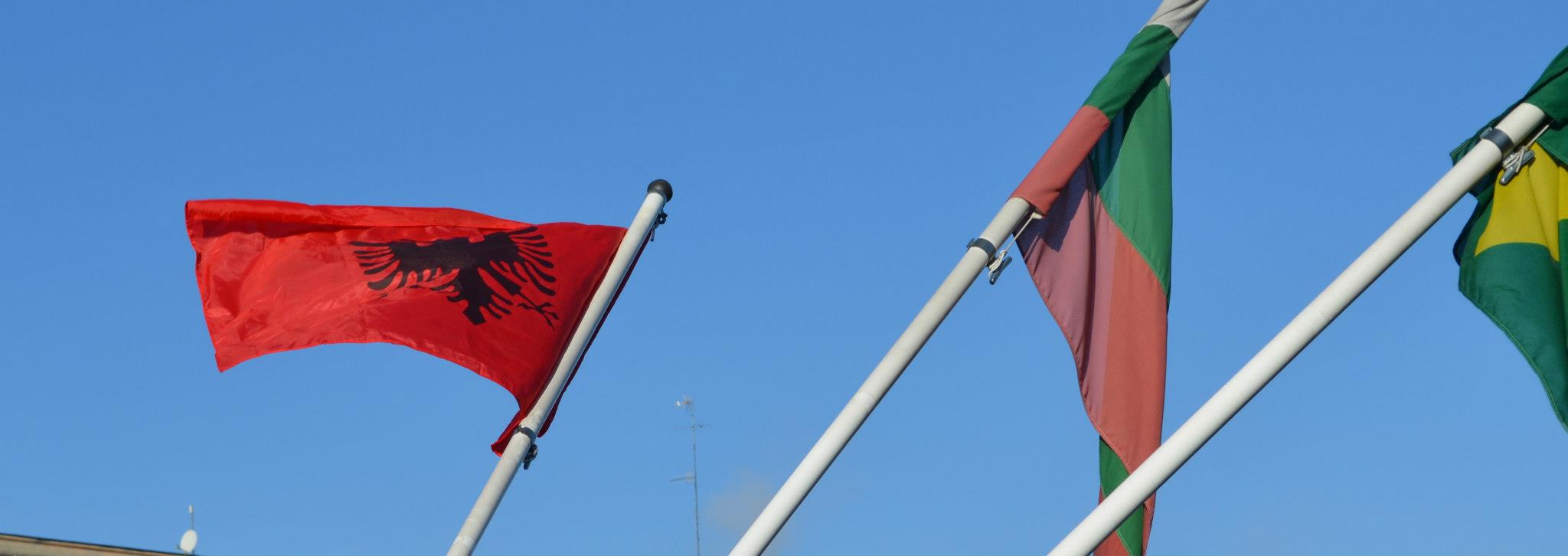 Flamuri shqiptar në Urën e Kombeve në Parma