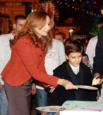 N/kryetarja e bashkisë, dhurata për fëmijët