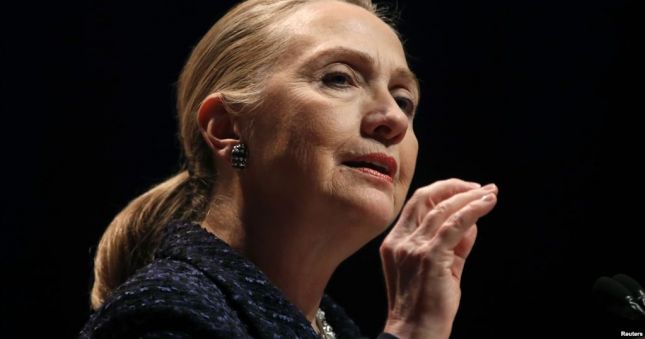 Hillary Clinton kthehet në zyrë pas sëmundjes