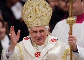 Krishtlindjet, Papa Benedikti lutet për paqe
