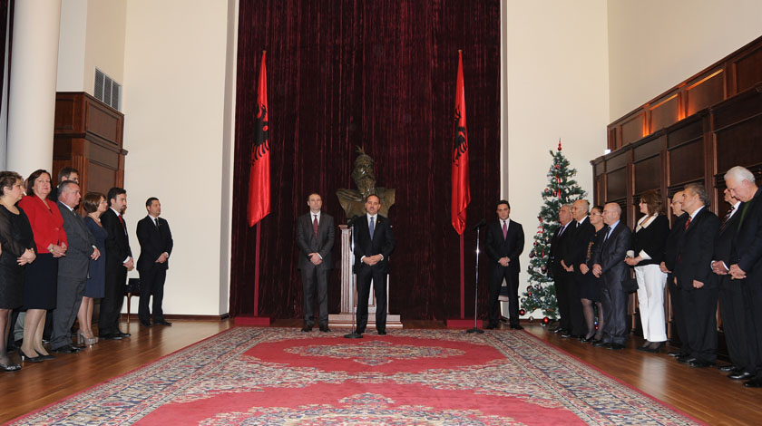 Nishani dekoron 9 personalitete të artit dhe sportit