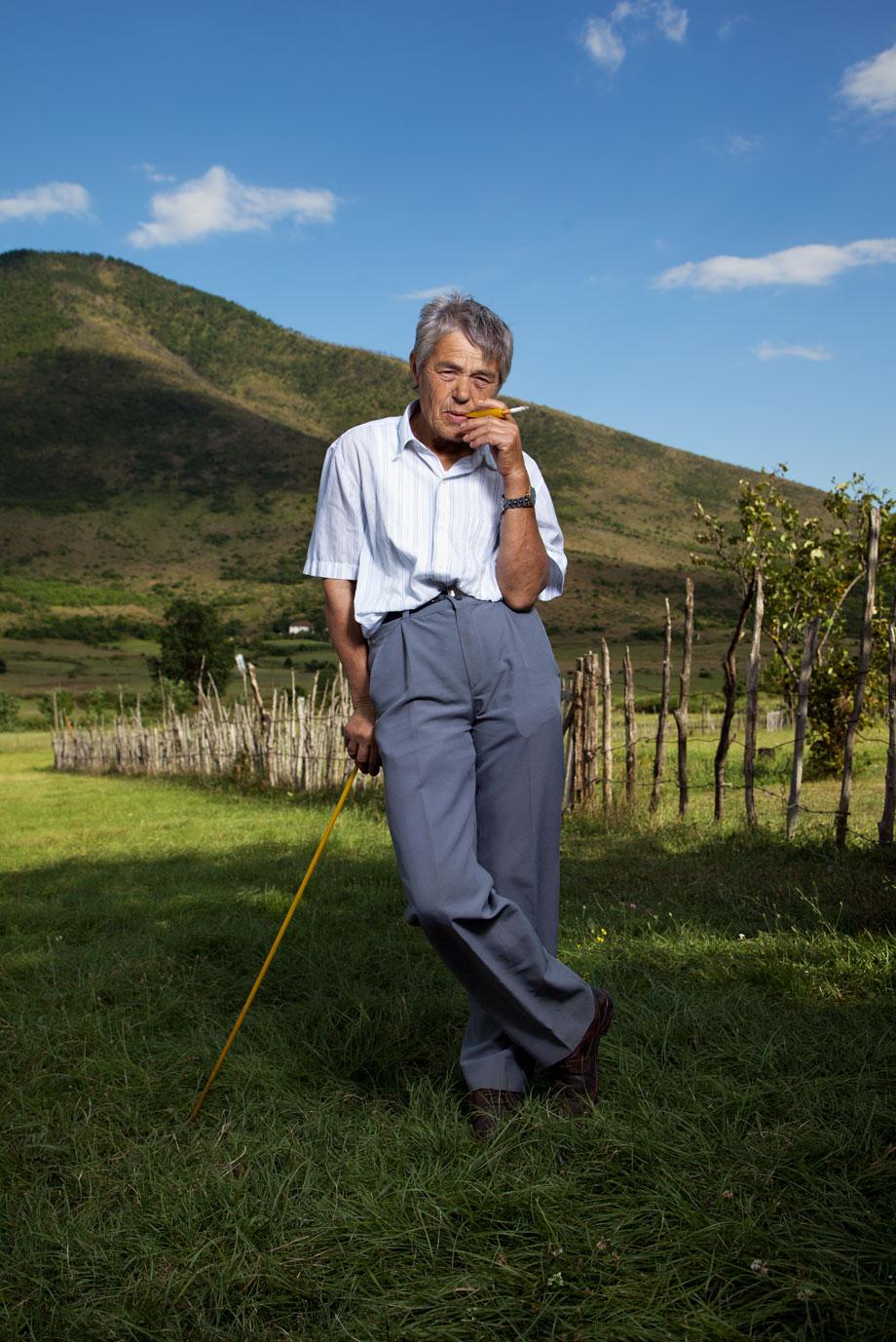 Fotografi britanik në ndjekje të virgjëreshave të përbetuara të Shqipërisë