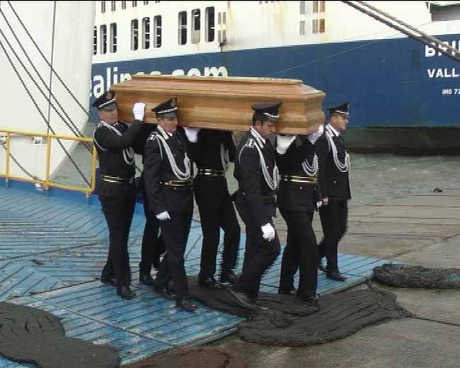 Durrës, mbërrin nga Italia trupi i Musa Skurës (FOTO)