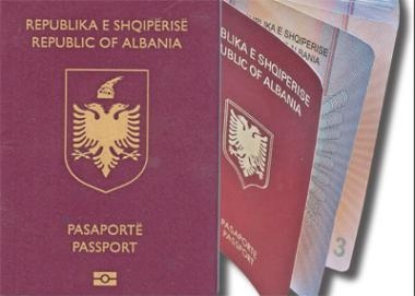 14 emigrantë bllokohen në aeroportin e Athinës, toponimi shqip në pasaporta