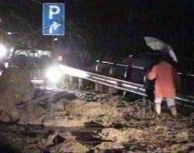 Masivë dheu bllokojnë rrugën Gjirokastër-Tepelenë