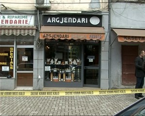 “Klienti” grabit argjendarinë