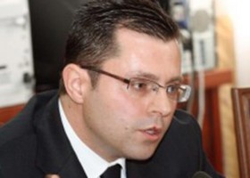 Cefa viziton gjyqtaren në Vlorë