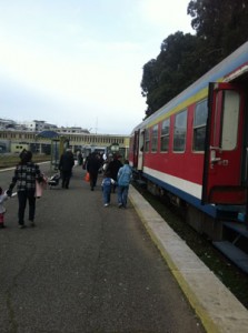 Tiranë-Durrës, vetëm 58 pasagjerë në trenin me dy vagonë