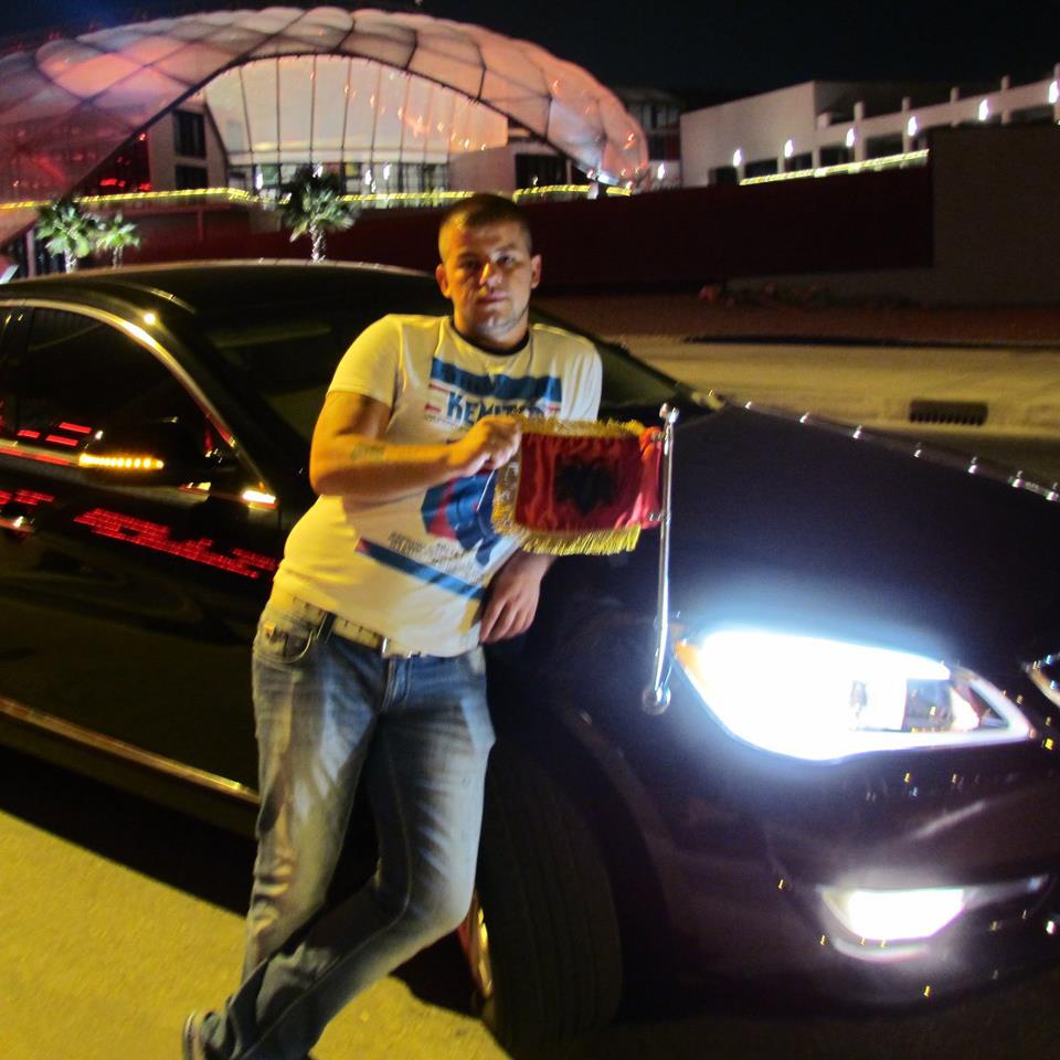 Jeta luksoze e djalit të ambasadorit, i shpallur në kërkim nga policia  (FOTO)