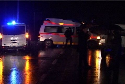 Makina del nga rruga, 1 i vdekur, 2 të plagosur