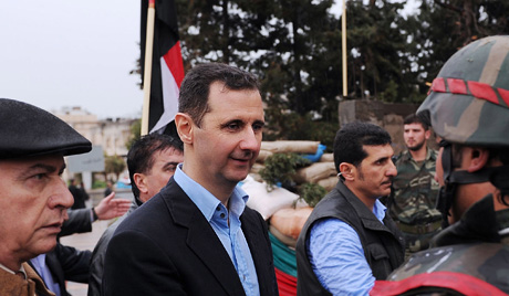 Assad shfaqet në publik