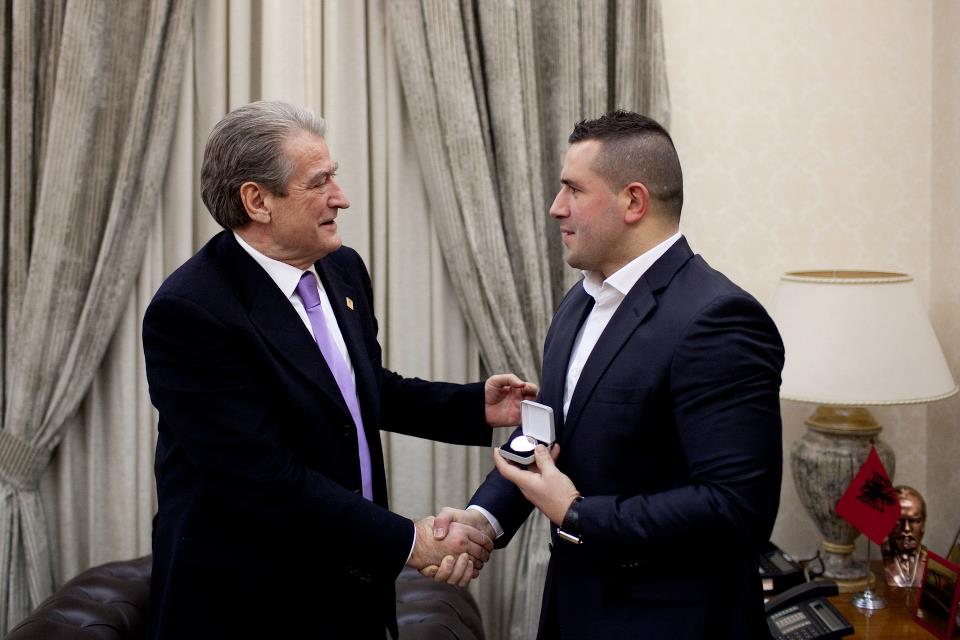 Berisha në Facebook: U takova me “Nuriun e tmerrshëm”