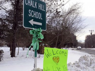 Fëmijët e “Sandy Hook” kthehen në shkollë