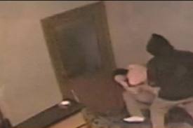 Grabitje me armë në një banesë, largohen autorët