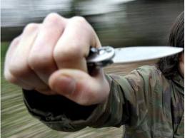 22-vjecari plagos me thikë të fejuarën