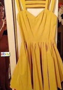 Shet fustanin në e-Bay, gabimisht nxjerr veten nudo