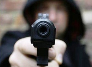 Dy persona grabisin me armë 1 mln lekë