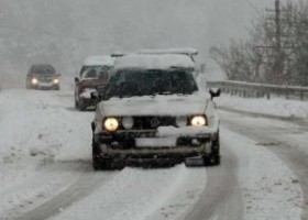 Reshjet e dëborës, probleme në disa akse rrugore