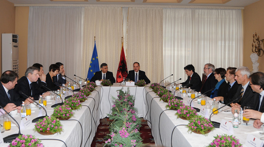 Nishani, ambasadorëve: Reforma dhe zgjedhje demokratike