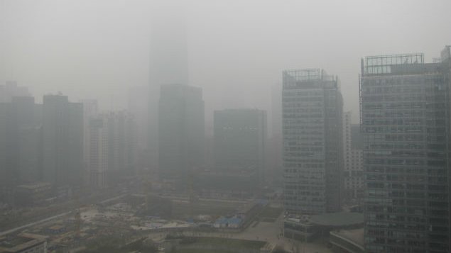 Pekini, “i mbytur” nga mjegulla helmuese