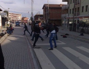 Pritë në Prishtinë-Pejë, dhunohet në rrugë Vali Corleone