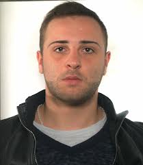 Rrëfehet shqiptari i arrestuar: Hodha acid mbi turmën