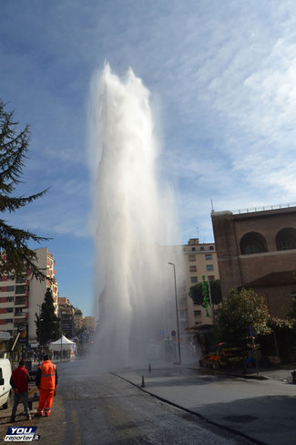 &#8220;Shatërvani&#8221; hedh ujin 20m lart në qendër të Romës (FOTO &#038; VIDEO)