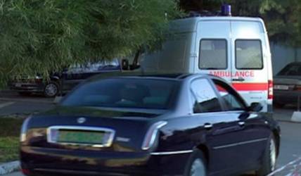 Durrës, vdes 65 vjeçari ndërsa po priste një trung peme