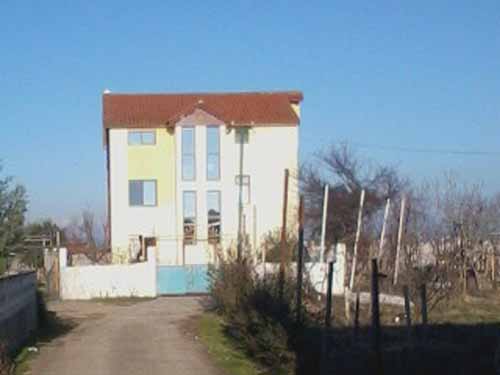 Familja e Ajshes “arratiset” në Suedi, flet gjyshi: Shabani na turpëroi fisin