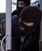 Durrës, maskat terror familjes, arrestohet një nga grabitësit