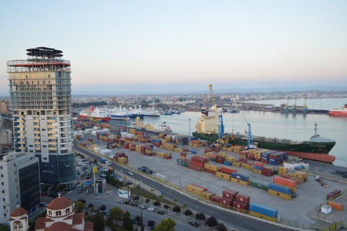 Durrës, jepet me koncesion terminali i kontenierëve