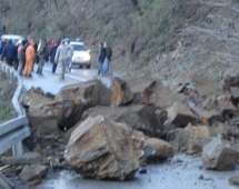 Bllokohet aksi rrugor Gjirokastër-Tepelenë nga rrëshqitja e dherave