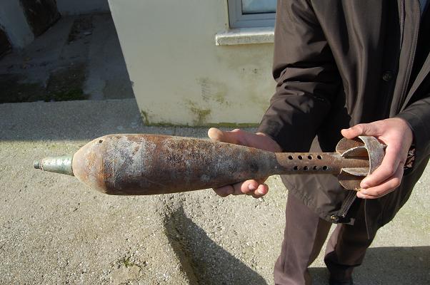 Policia shmang tragjedinë, fëmijët lojë me predhë topi 107