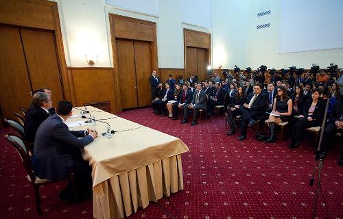 Tajvani lavdëron Tiranën për heqjen e vizave