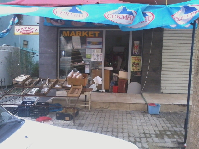 Shpërthim në një market në plazh, flet pronari i subjektit: Nuk kam konflikt me asnjë (FOTO)