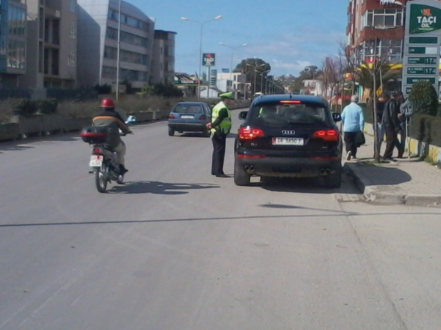 Durrës, Policia Rrugore në aksion, gjoba dhe sekuestrime mjetesh