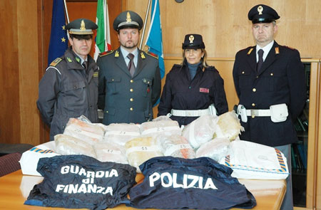 Sekuestrohen 13.7 kg marijuanë, 2 shqiptarë në pranga