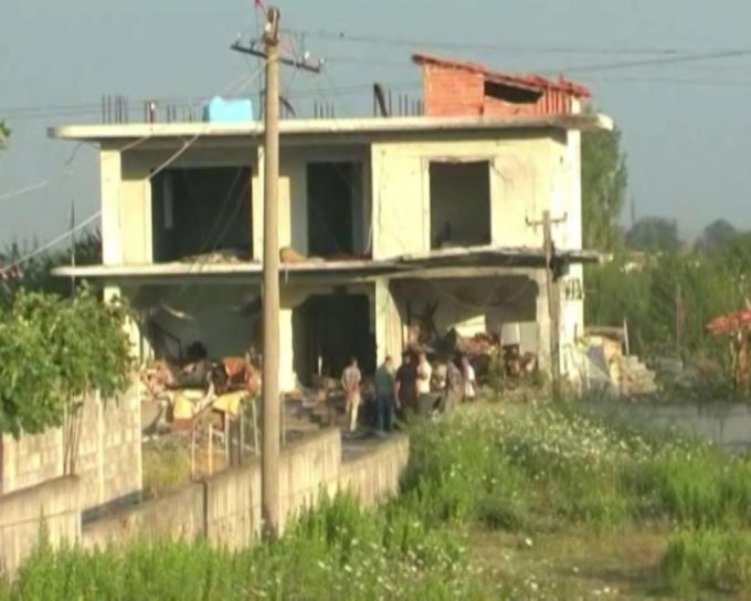 Shpërthim eksplozivi në një vile trekatëshe