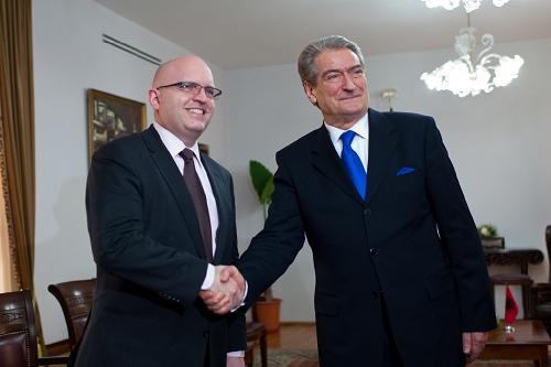 Berisha garanton Reeker: Të vendosur për zgjedhje me standarte