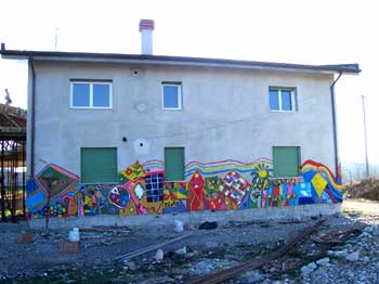 Arratiset nga Shqipëria për t&#8217;i shpëtuar dhunës së të atit, ndihmohet nga karabinierët